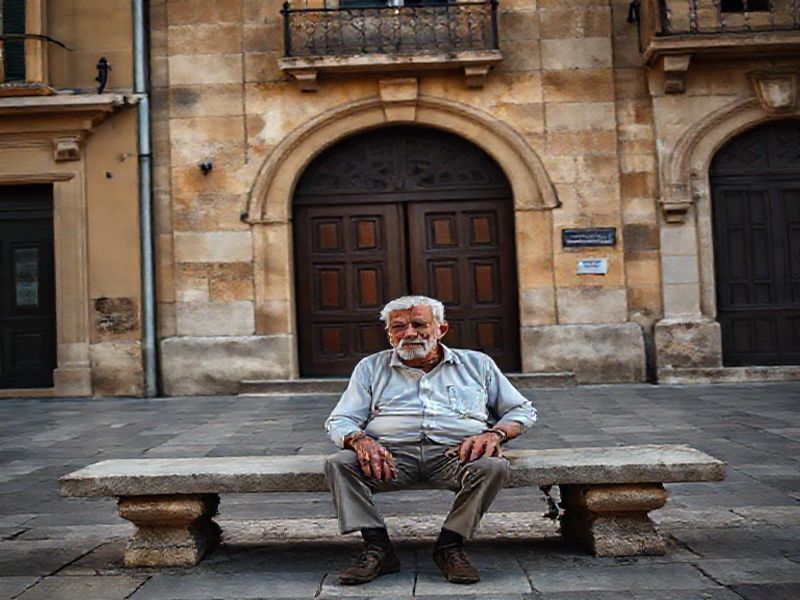 Malta Voices of transition in post-colonial Malta: a memoir by Charles Flores